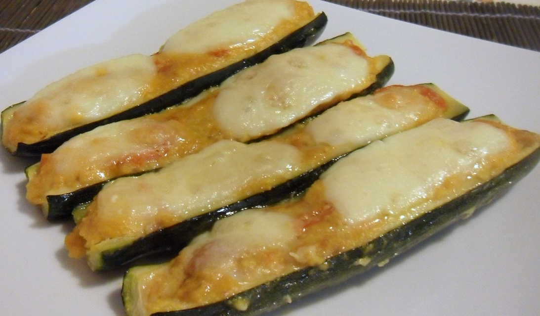 Zucchine ripiene con mozzarella Zucchine ripiene con mozzarella
