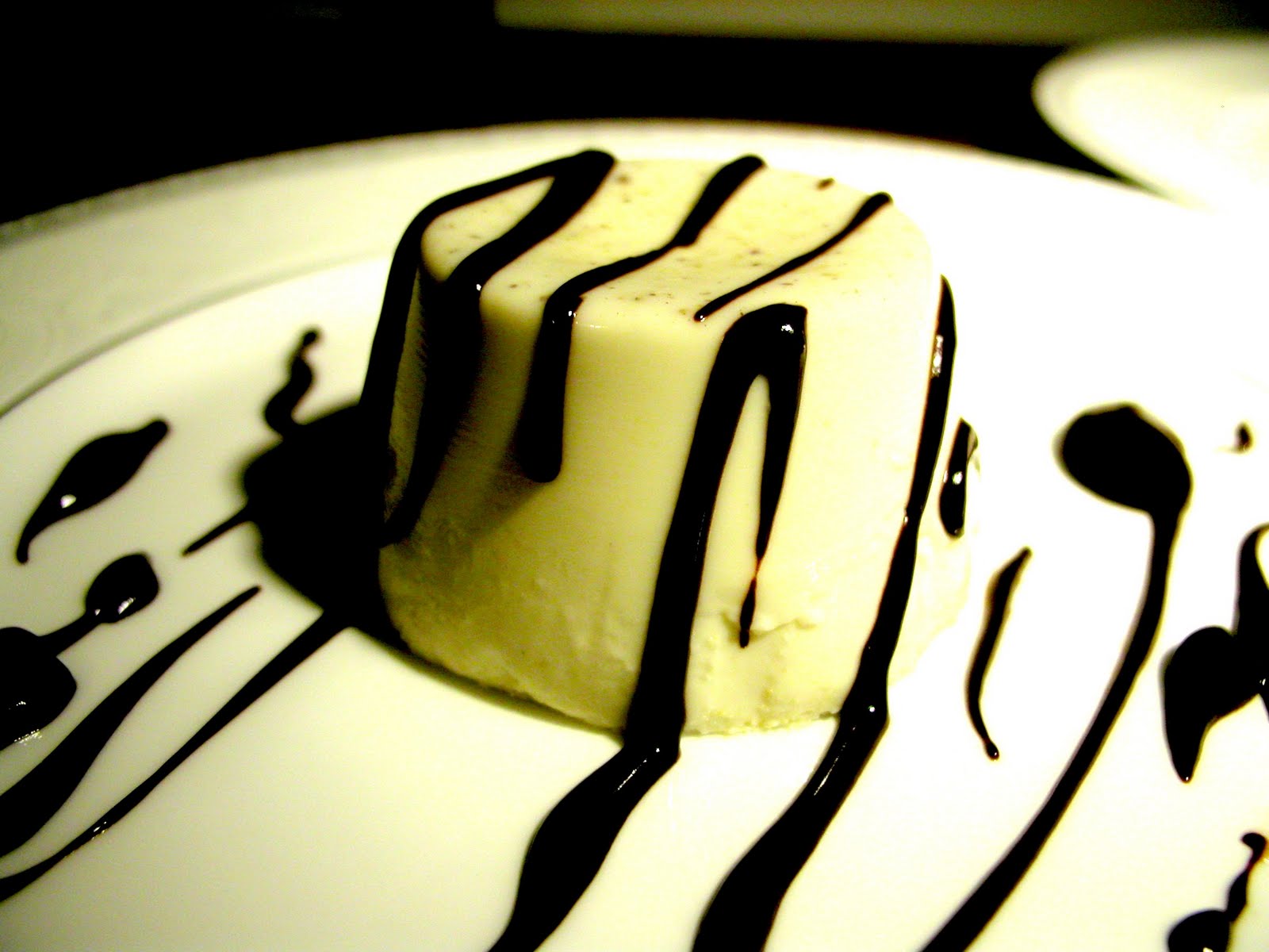 Panna cotta alla menta con salsa al cioccolato