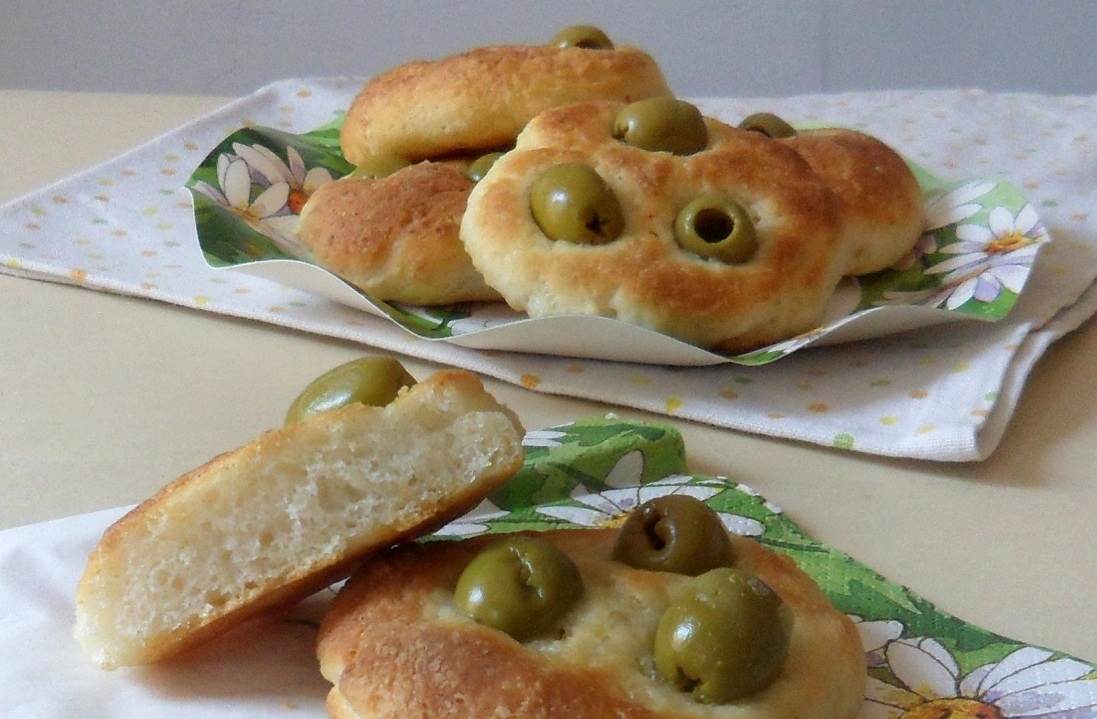 Ricetta delle focaccine senza glutine alle olive Ricetta delle focaccine senza glutine alle olive