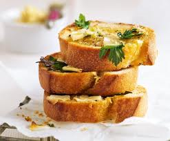 Crostini alle mandorle Crostini alle mandorle